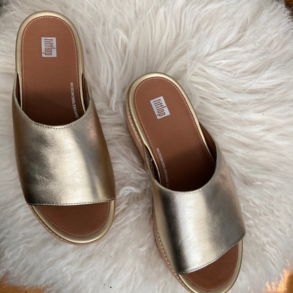 Gold Fit Flop cork platform slide w/ micro wobble board technology VEUC -